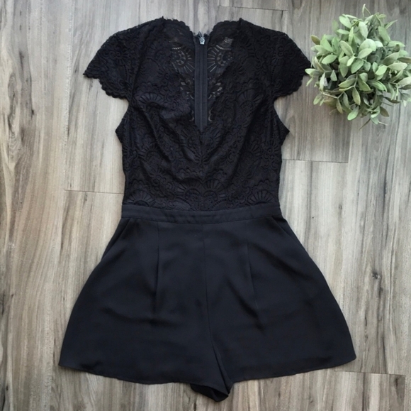 Black bebe lace romper - Picture 1 of 9